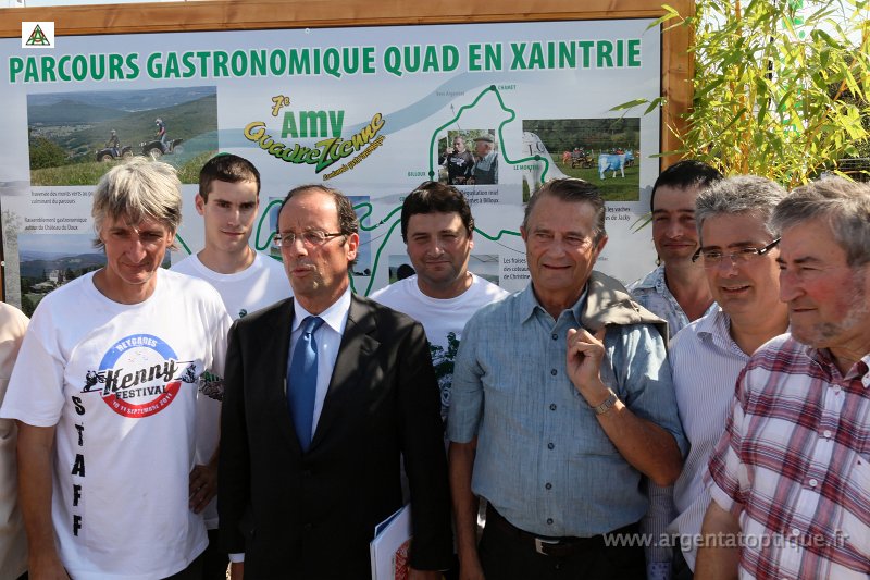 IMG_0351_ret.jpg - Les représentants de l'organisation, des jeunes agriculteurs, politiques autour de François Hollande